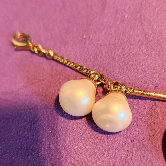 Queen Elizabeth part 2 gold bracelet